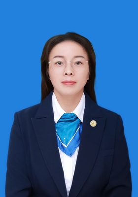 张小凡
年级主任
高中英语教师
十五年浙江优秀从教经验，英语组骨干教师，学科带头人，集团优秀班主任，高考质量优秀学科老师、清北年级主任，全国县域卓越年级主任。高中教学经验丰富，对教育教学有自己独到的见解，帮助多名优秀学子考取国985、211高校和圆梦国外一流名校！专攻家庭教育和心理学研究，解决家庭教育问题，帮助孩子排除困扰，努力让每个孩子都成为最想成为的样子。