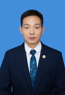 龙兴荣
初高一体化中心副主任、高中数学教师
集团清北教师。来自江苏徐州矿大附中(当地最好)，徐州市优秀教师，优秀班主任，2018年所教学生2人考上清华北大，3人数学满分。80%的学生考入重本，多达30多人次考上985名校。