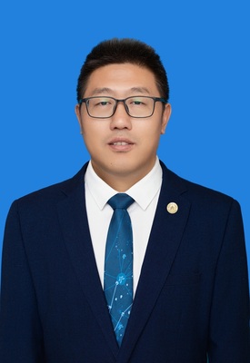 崔立
高中部副校长
政治高级教师
集团清北教师。来自河北衡水，政治教研组长，衡水市学科带头人，高考杰出教师，成绩一直位居年级第一！长期担任文科清北班和实验班教学工作，所教学生10余人考入清华北大。