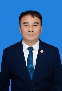 王兵
高中物理高级教师
集团清北物理教师，全国中学生物理奥林匹克竞赛优秀指导老师，两名学生被保送清华大学、中科大。四川省骨干教师、苍溪县物理学科带头人、苍溪县优秀班主任、2024年感动苍溪教育十大人物。从教35年，30年班主任工作，带高三30届、高补28年，培养清华北大学生20余名。