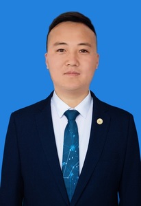 司鹏刚
高中物理老师
学校骨干教师，多次在青年教师，高中教师赛课中获奖，优秀青年教师。所教学生成绩进步显著，深受学生喜欢。